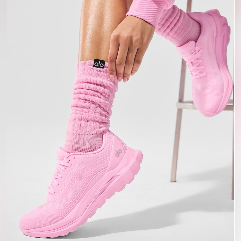 New Alo Runner Sweet Pink 9W New in Box.